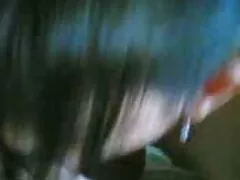 Vestida con un vestido rojo porno thai Elena Berkova acepta tener a sí misma con con dos hombres guapos