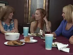 Joven rubia folla en todos los agujeros. Dos videos x maduras miembros a mouthn una vez en la boca!