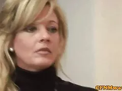 Kitty juega la polla de su amigo en la sexmex xxx cámara