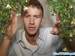 Dos movimientos saltan sobre un perno videos gay caseros sólido