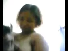 Chica con Pollo en la tuporno ducha