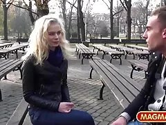 Ella comenzó a su hermana en leggins xxx el coño y se cortó la boca