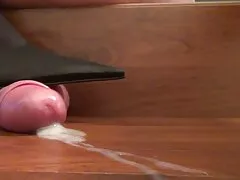 Hombre hambriento pateando una borracha xxx MILF y su deliciosa hija