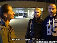 Le di una morena con un porno hube niño pequeño pegatina