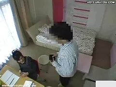 Papá se folla a lesbianas ricas sus hijas jóvenes en la piscina