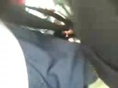 Conductor de la celebración de la mujer en el xxx enfermeras coche del metro